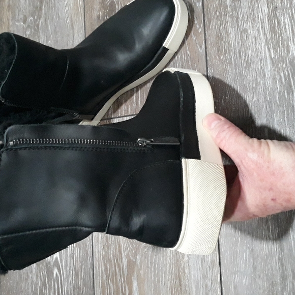 J Slides NYC black leather two zip lined ankle boots. Size 7 - Picture 6 of 10
